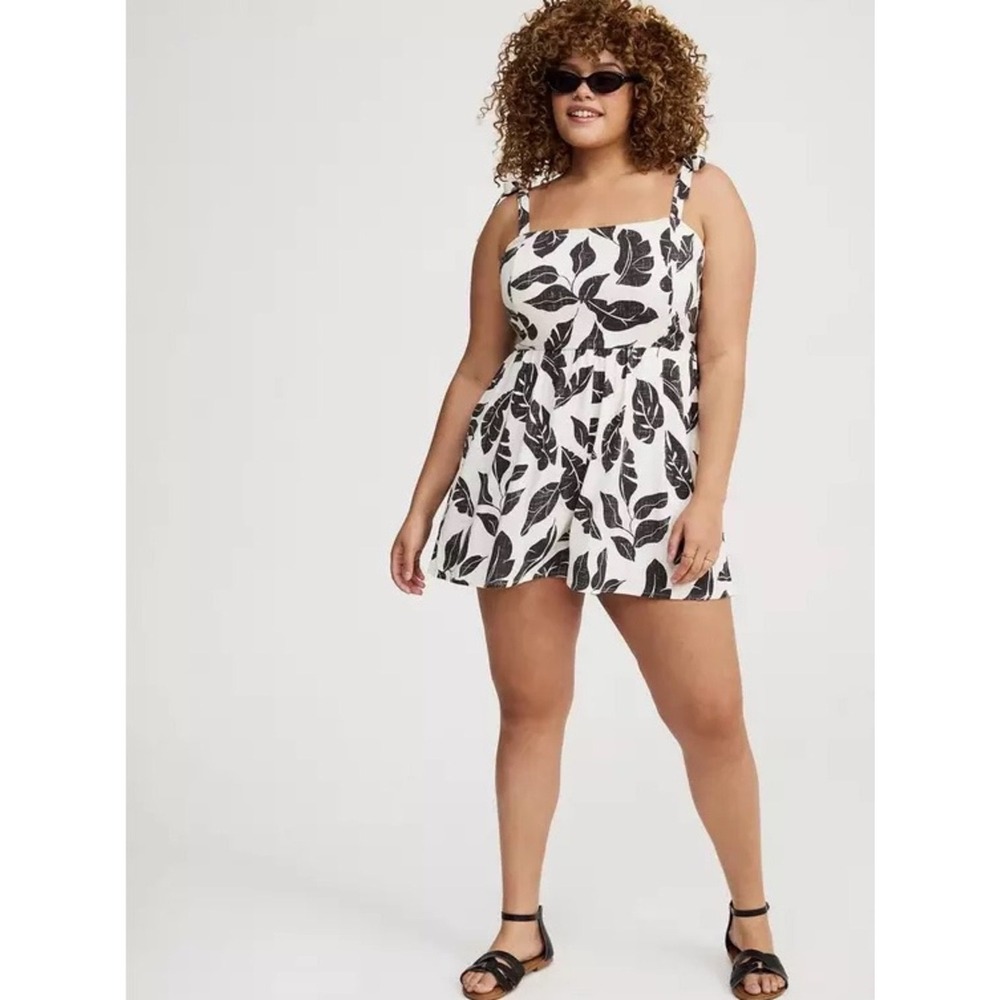 Torrid Rayon Slub Tie Straps Romper Tropicale Leaves Whisper White 2X 18-20 NWT